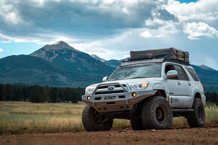 Side view of a dark grey 2009 Toyota 4Runner