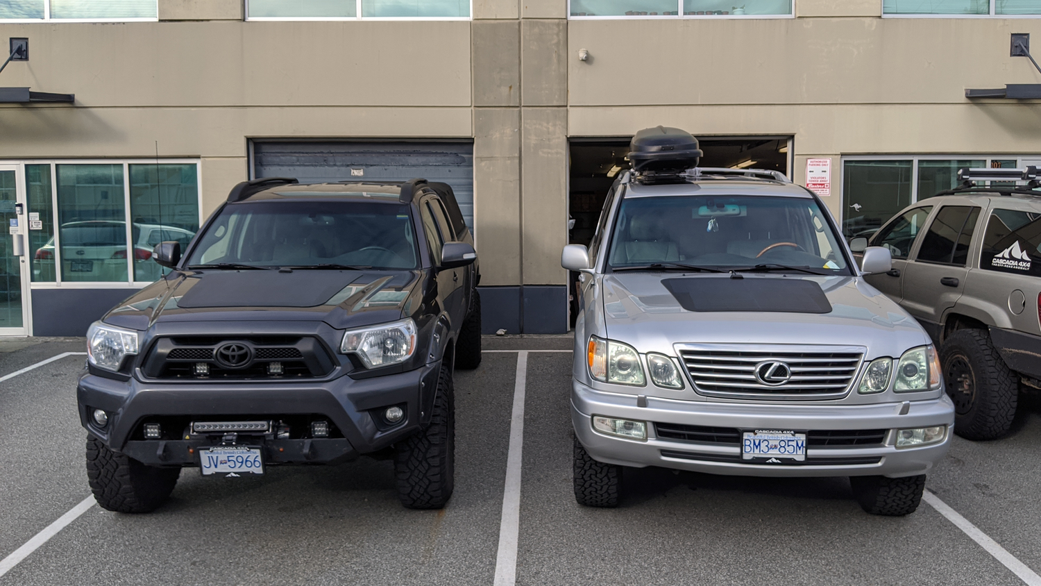 Cascadia 4x4 VSS System - 90 Watt Hood Solar Panel (Various Fitment)